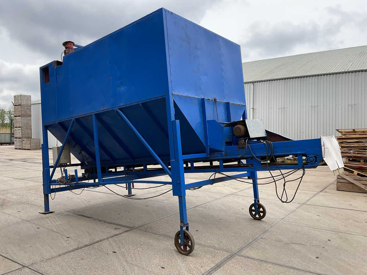 Mobile storage bunker - Potato equipment: picture 1 Mobile storage bunker - Potato equipment: picture 1