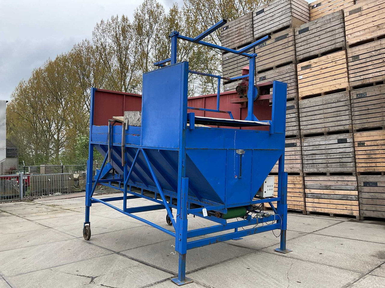 Mobile storage bunker - Potato equipment: picture 4 Mobile storage bunker - Potato equipment: picture 4