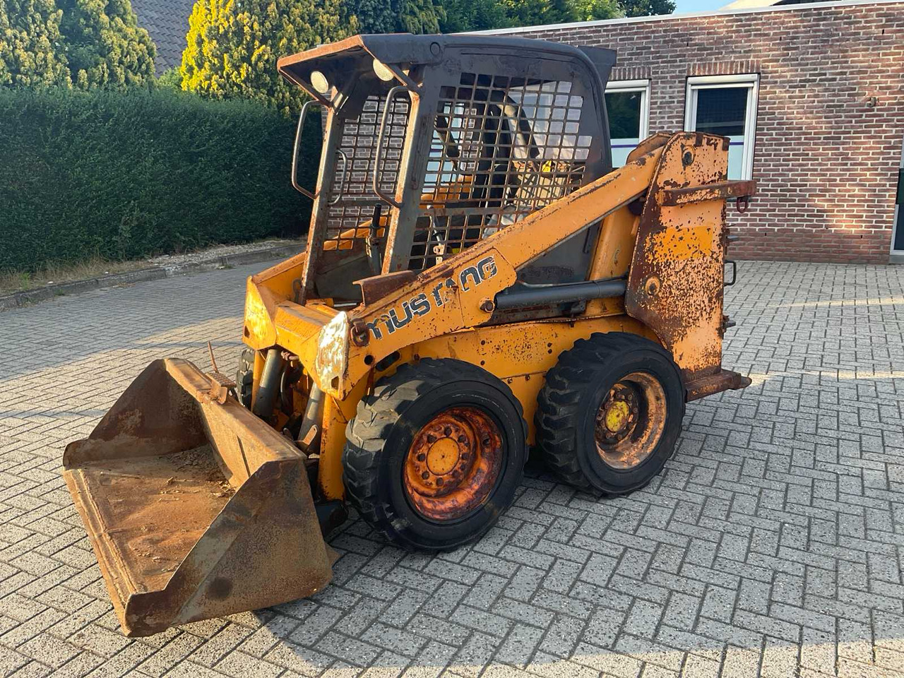 Mustang 2044 - Skid steer loader: picture 1 Mustang 2044 - Skid steer loader: picture 1