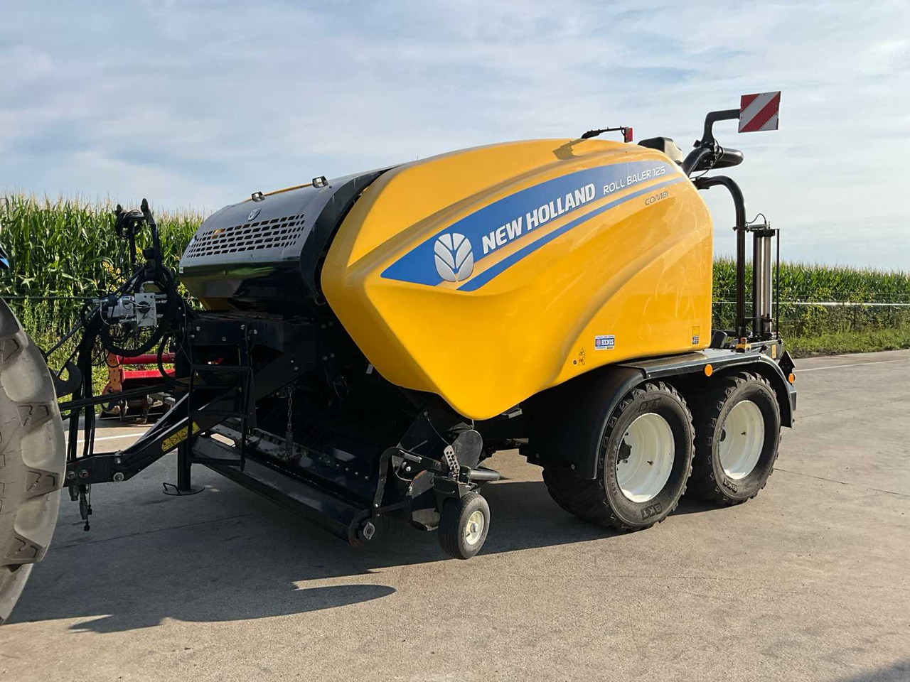 New Holland Roll Baler 125 Combi - Round baler: picture 1 New Holland Roll Baler 125 Combi - Round baler: picture 1