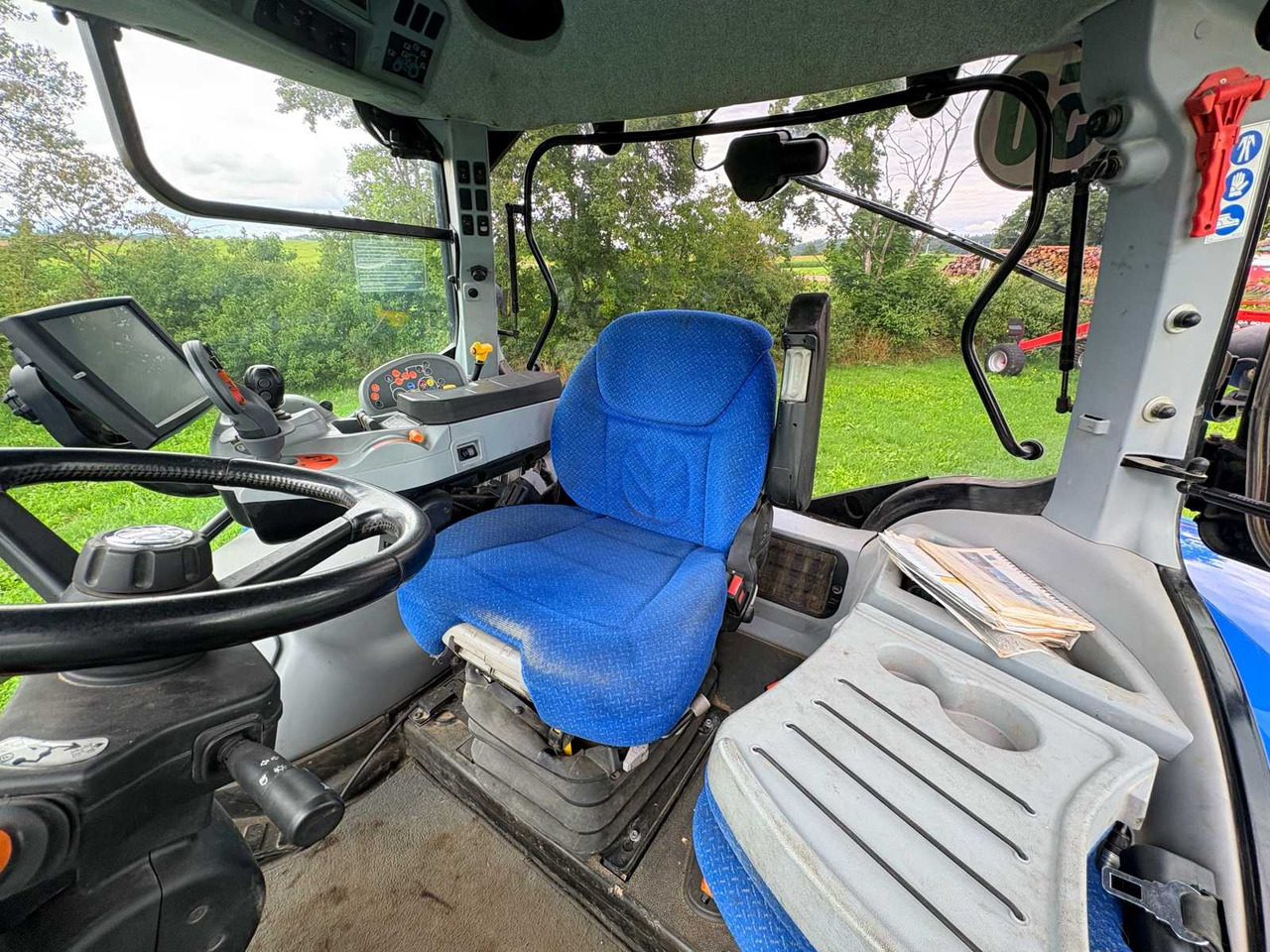 Farm tractor New Holland T7.210 AC: picture 45