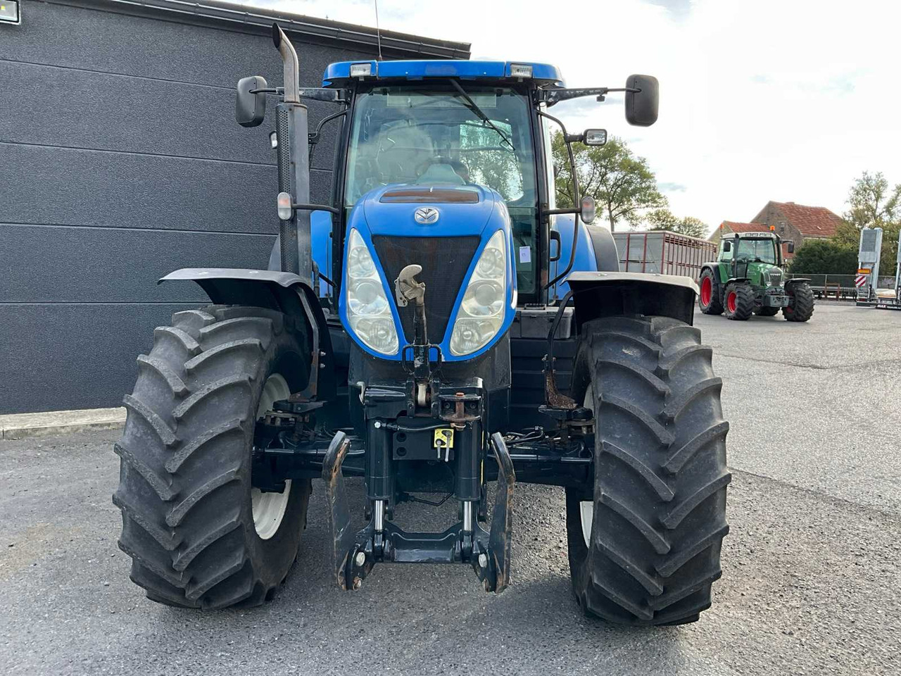 New Holland T7030 - Farm tractor: picture 2 New Holland T7030 - Farm tractor: picture 2
