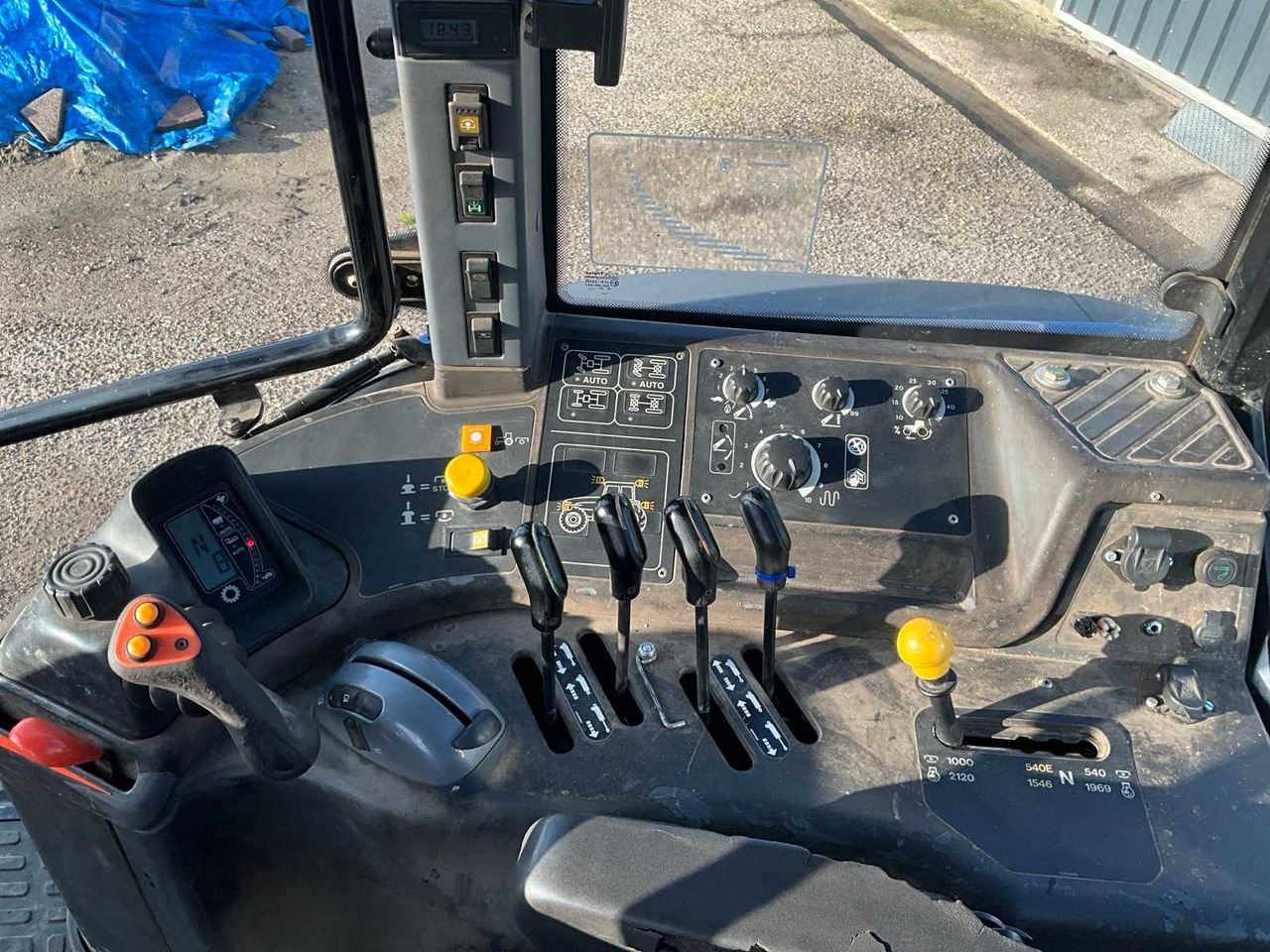 Farm tractor New Holland TM165: picture 32