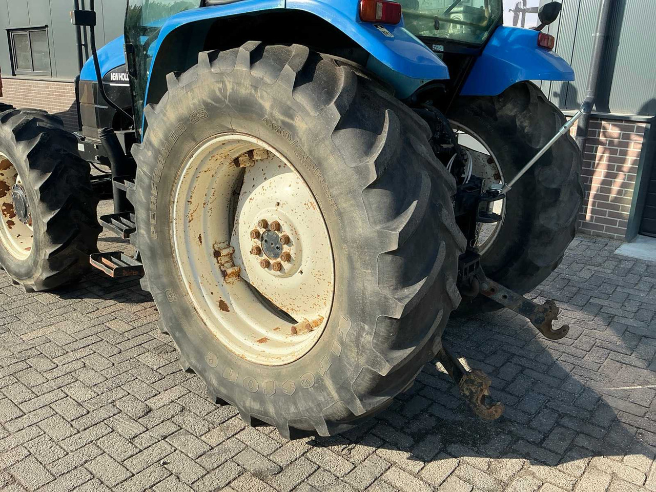 Farm tractor New Holland TS100: picture 20