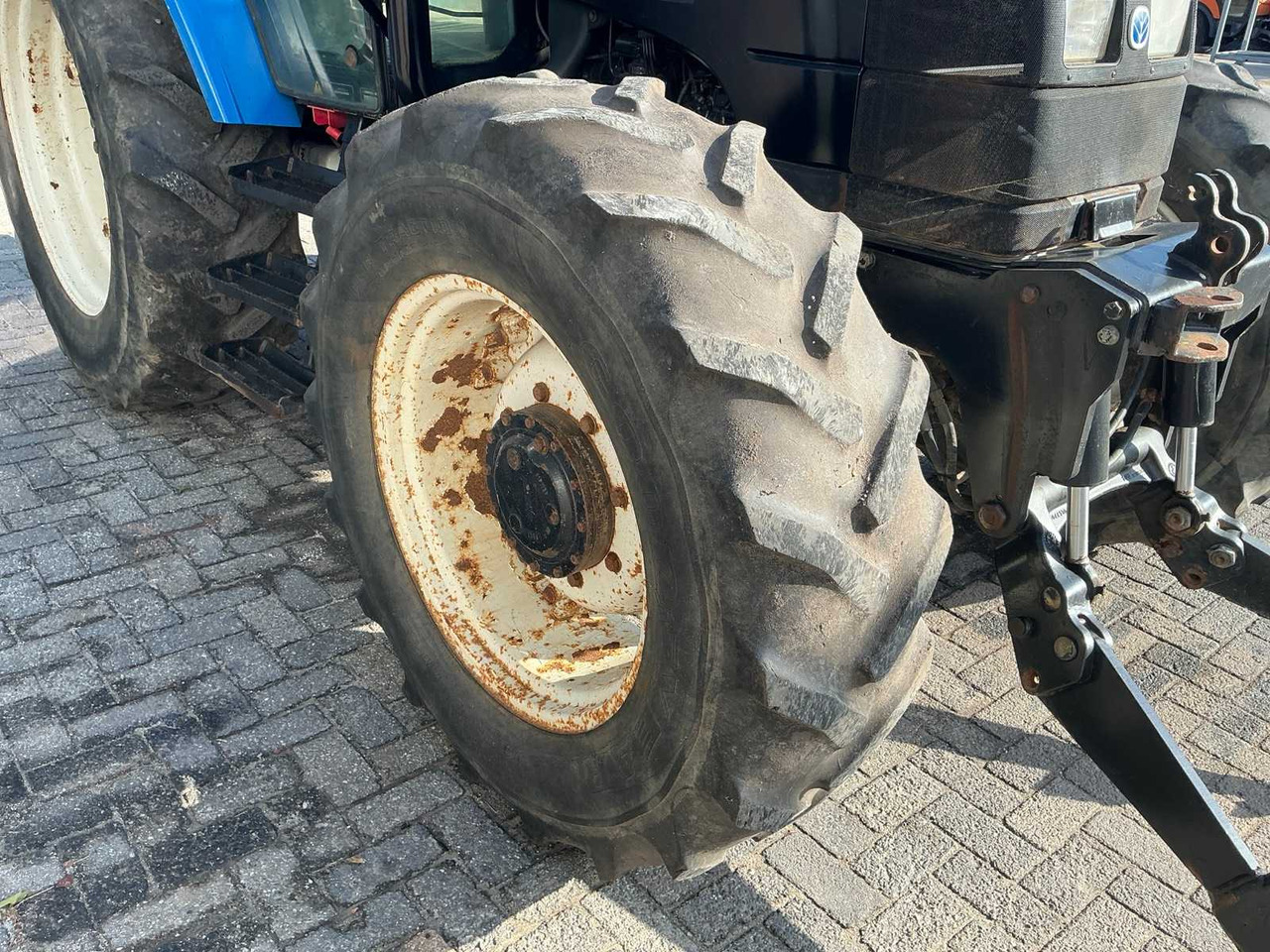 Farm tractor New Holland TS100: picture 18