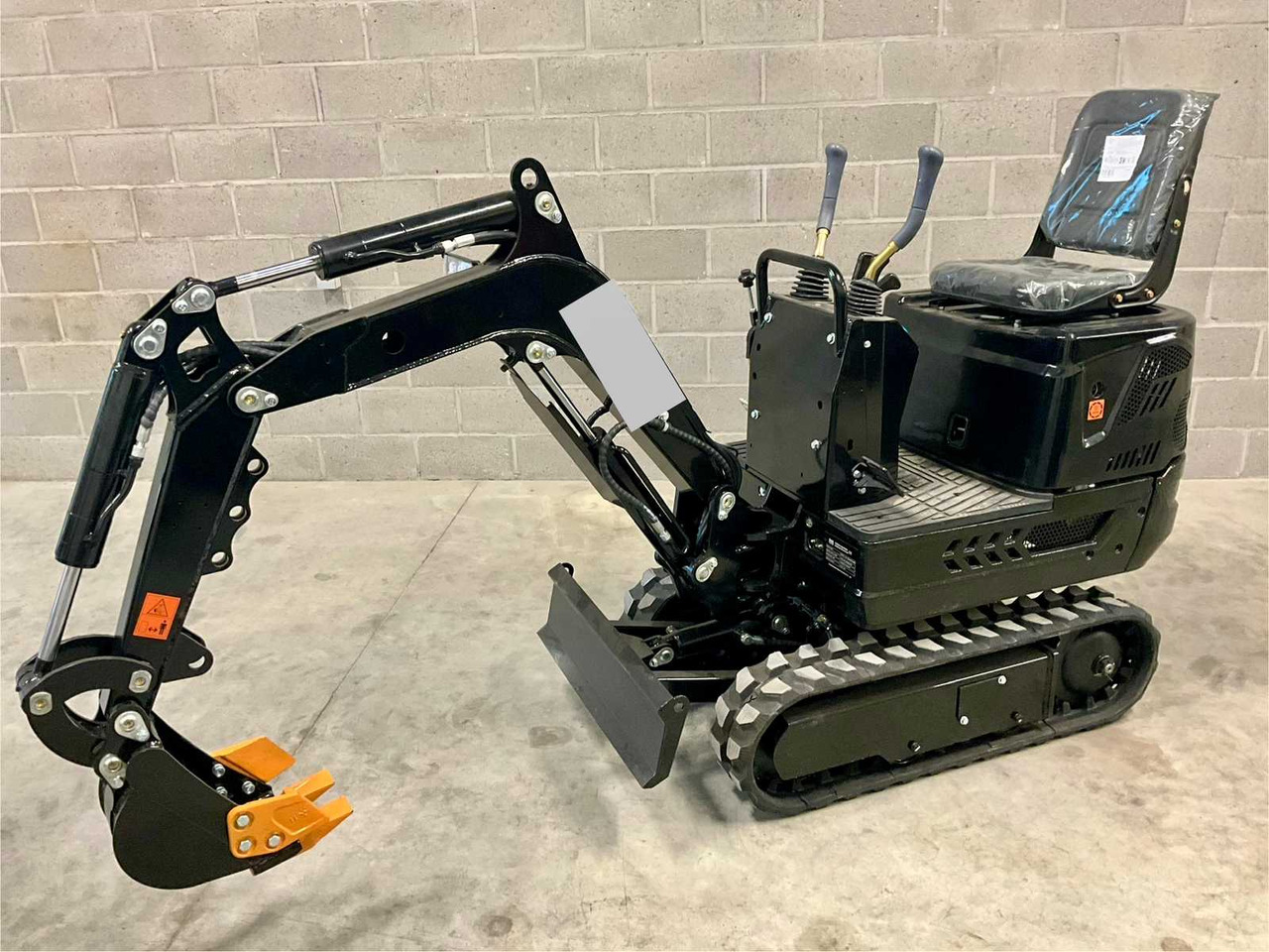 Nuoman NM-E06 - Mini excavator: picture 2 Nuoman NM-E06 - Mini excavator: picture 2