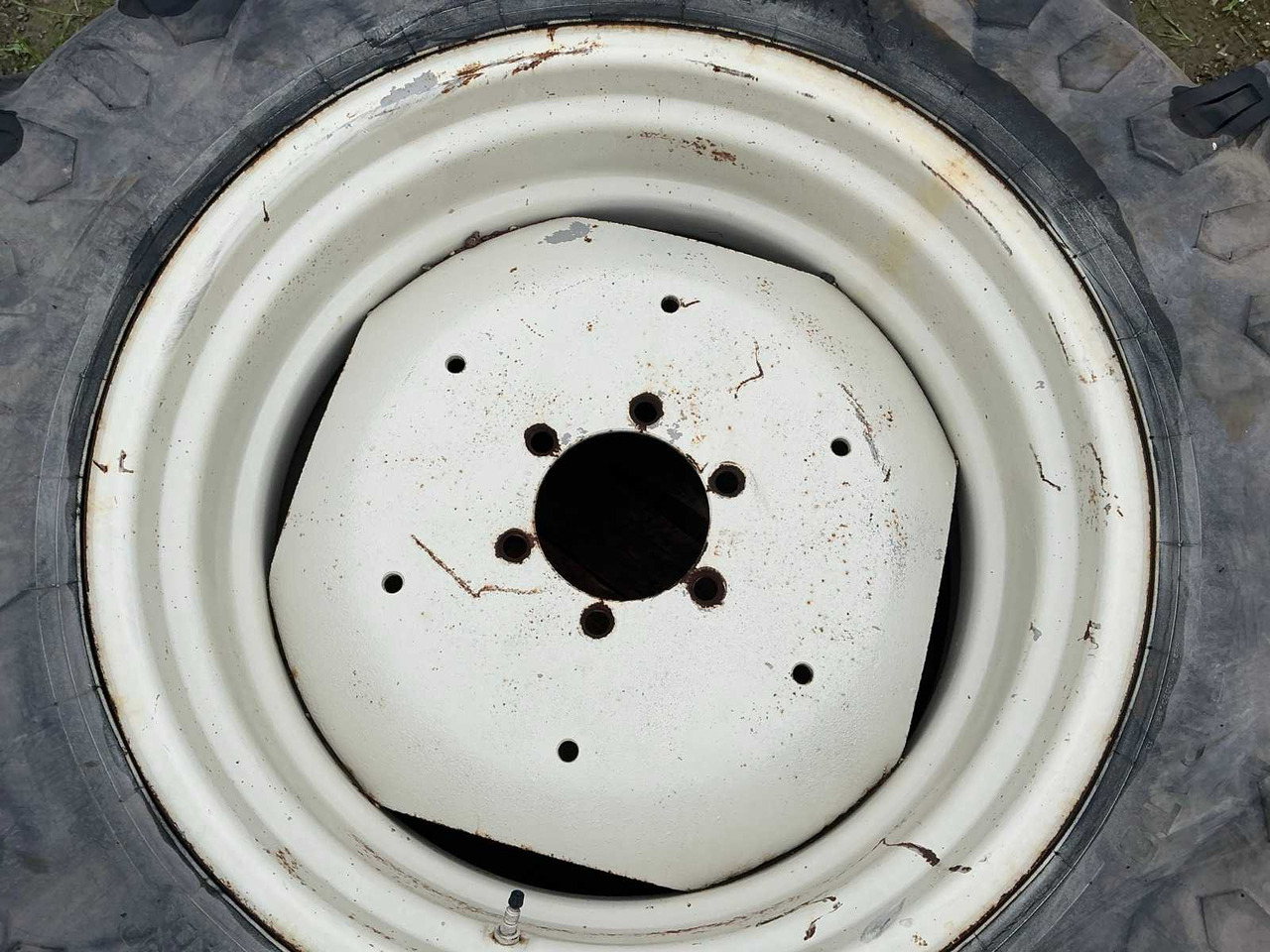 Pirelli Cinturato TM 150 - Wheels and tires for Farm tractor: picture 4 Pirelli Cinturato TM 150 - Wheels and tires for Farm tractor: picture 4