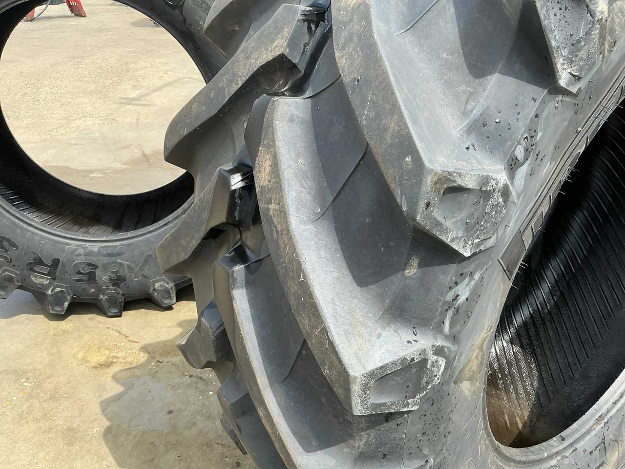 Pirelli TM800 - Wheels and tires for Farm tractor: picture 3 Pirelli TM800 - Wheels and tires for Farm tractor: picture 3