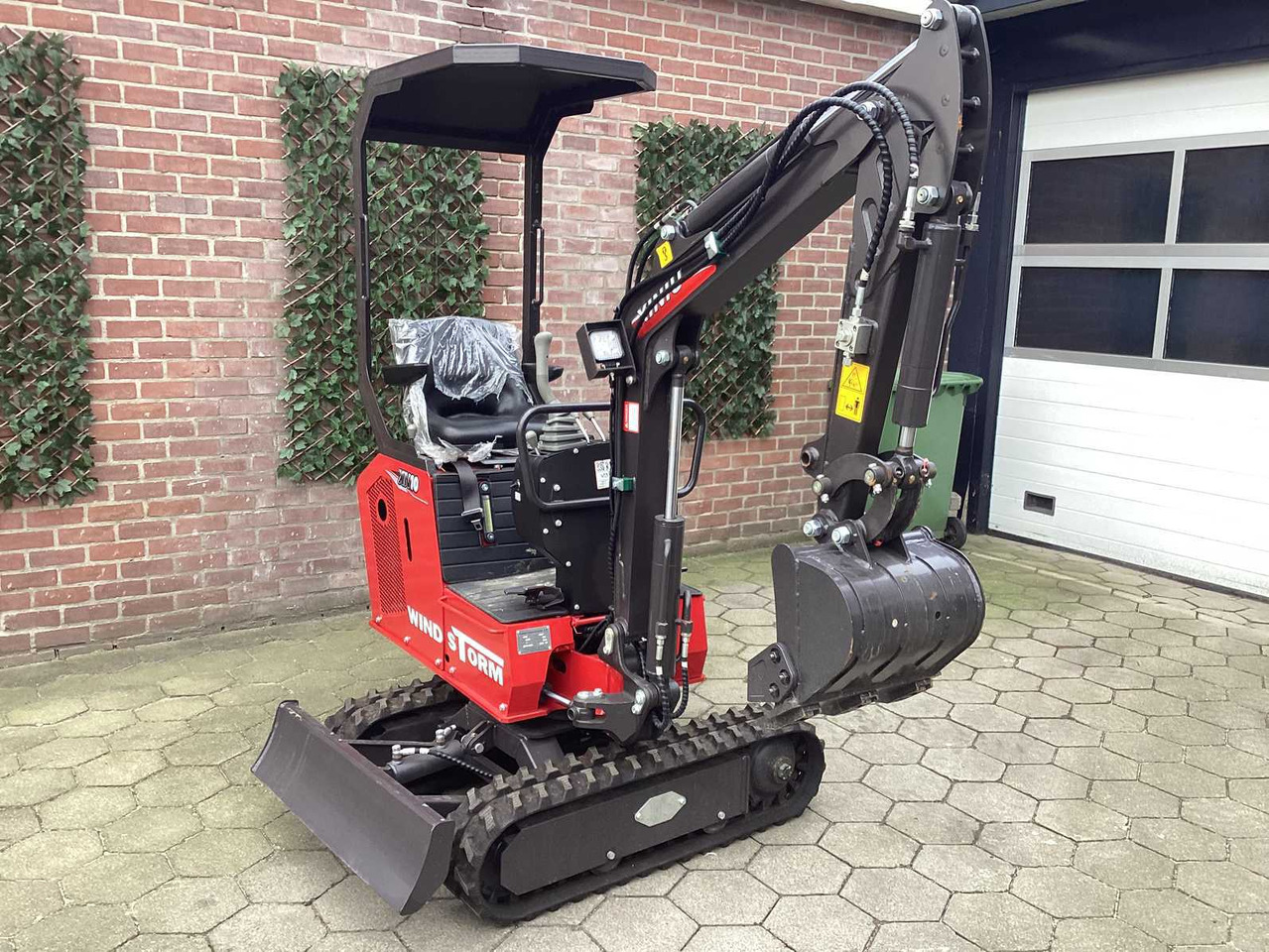 RHINOCEROS WINDSTORM XN 10 - Mini excavator: picture 4 RHINOCEROS WINDSTORM XN 10 - Mini excavator: picture 4