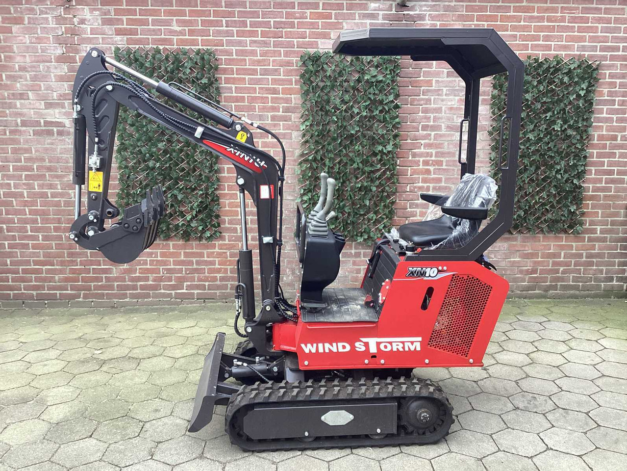 RHINOCEROS WINDSTORM XN 10 - Mini excavator: picture 2 RHINOCEROS WINDSTORM XN 10 - Mini excavator: picture 2