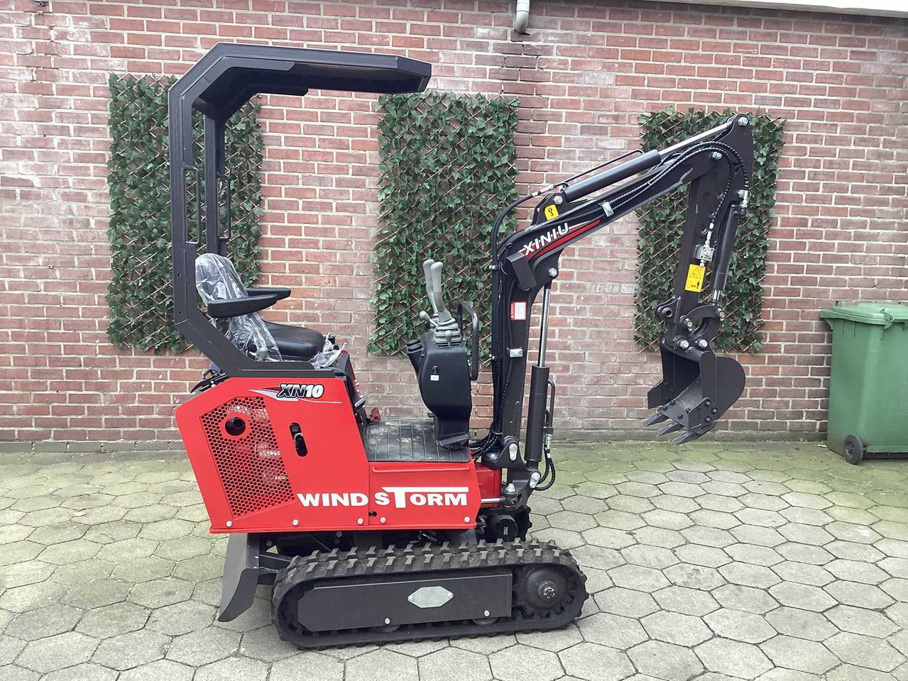 RHINOCEROS WINDSTORM XN 10 - Mini excavator: picture 1 RHINOCEROS WINDSTORM XN 10 - Mini excavator: picture 1