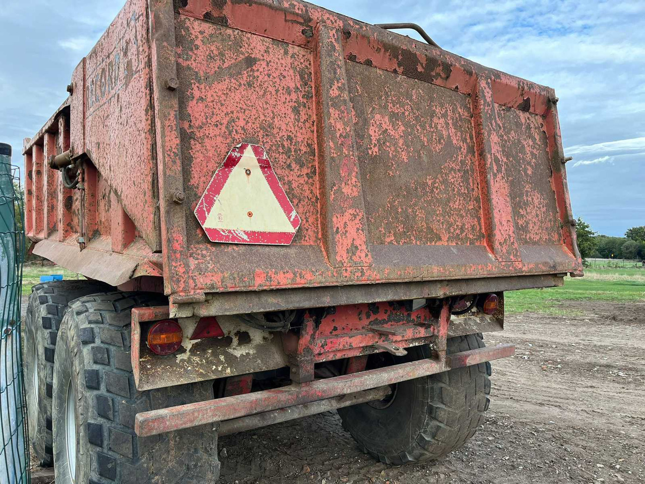 Record - Farm tipping trailer/ Dumper: picture 4 Record - Farm tipping trailer/ Dumper: picture 4