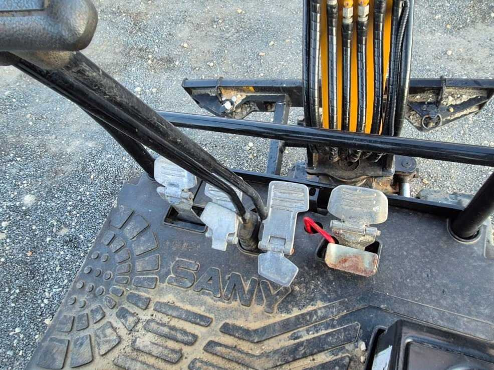 Mini excavator SANY SY16c: picture 6