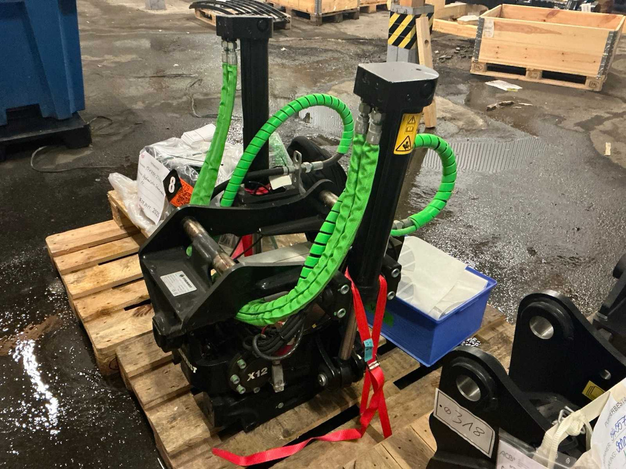 STEELWRIST AB - X12 - 2023 - TILTROTATOR SANDWICH - 2-HOSE SYSTEM - S45/S45 - B95W/B110W - Wheel loader: picture 2 STEELWRIST AB - X12 - 2023 - TILTROTATOR SANDWICH - 2-HOSE SYSTEM - S45/S45 - B95W/B110W - Wheel loader: picture 2