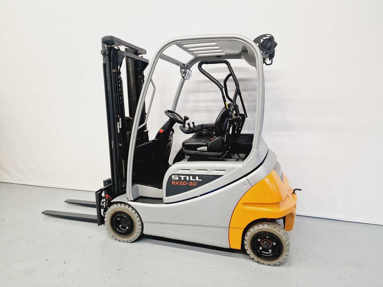 STILL - 2015 - RX20-20 - FORKLIFT - FREE-LIFT - SIDE-SHIFT, 4TH FUNCTION - Forklift: picture 3 STILL - 2015 - RX20-20 - FORKLIFT - FREE-LIFT - SIDE-SHIFT, 4TH FUNCTION - Forklift: picture 3
