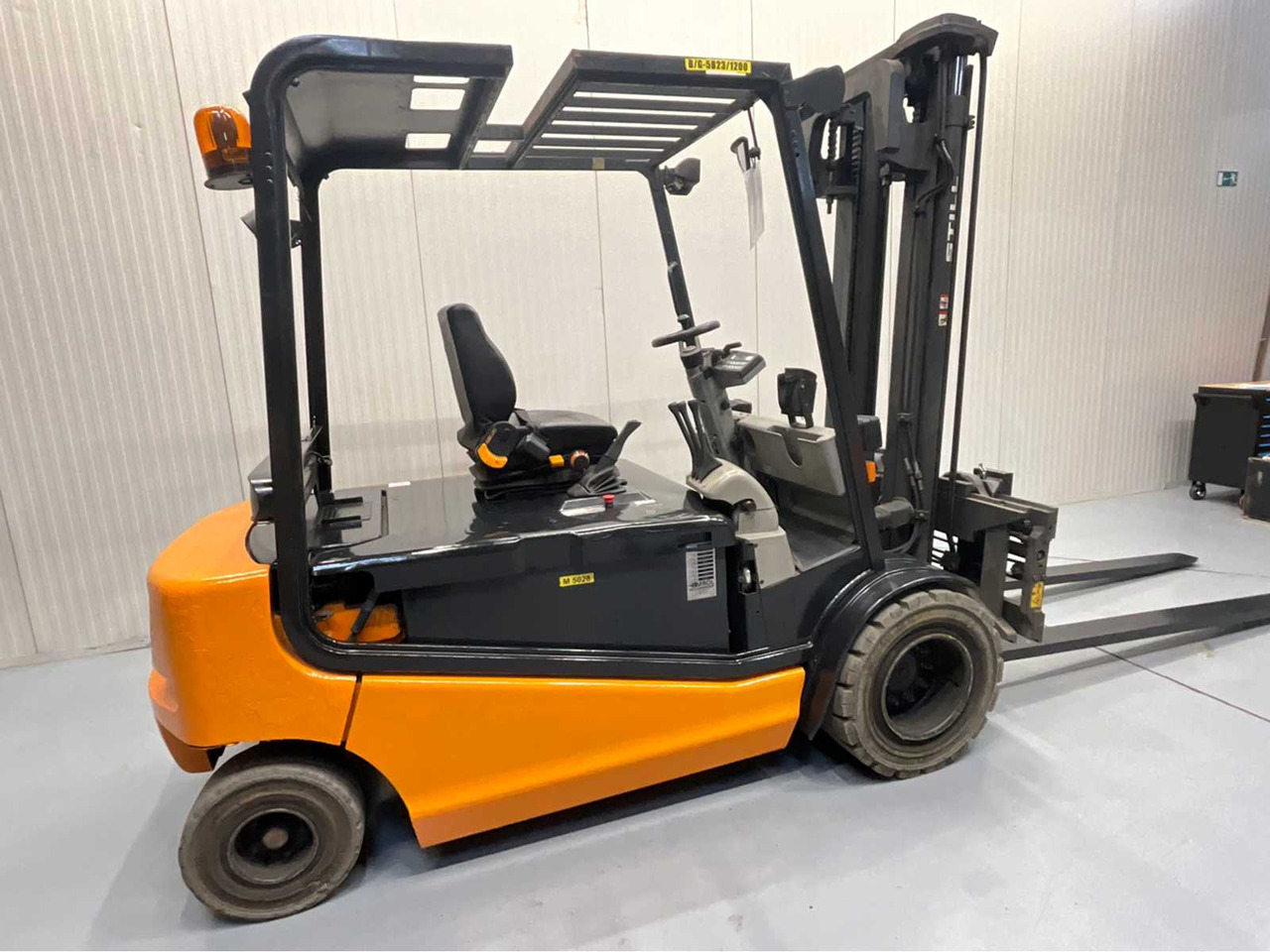 STILL R60-50 - 5000KG FORKLIFT WITH FORK SETTER BATTERY BJ. 2018 - Forklift: picture 4 STILL R60-50 - 5000KG FORKLIFT WITH FORK SETTER BATTERY BJ. 2018 - Forklift: picture 4