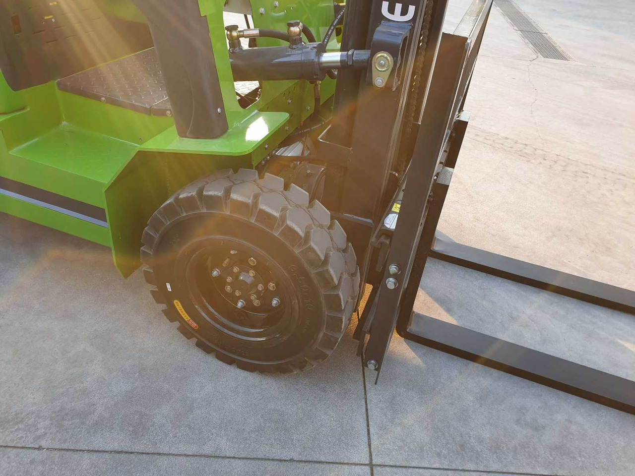 STIPP LI-ION FORKLIFT - Forklift: picture 5 STIPP LI-ION FORKLIFT - Forklift: picture 5