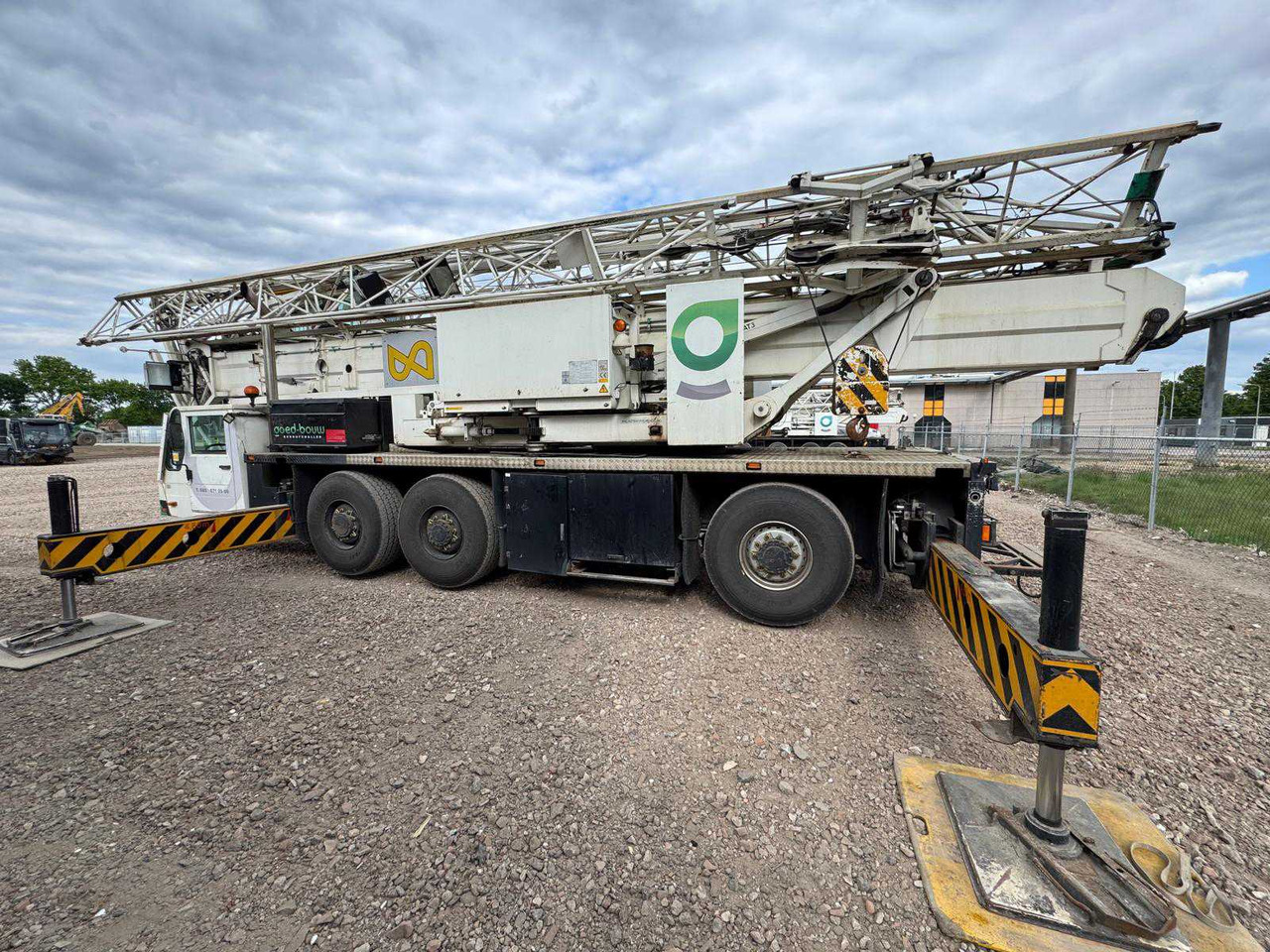 Spierings SK377-AT3 - Self-erecting tower crane: picture 5 Spierings SK377-AT3 - Self-erecting tower crane: picture 5