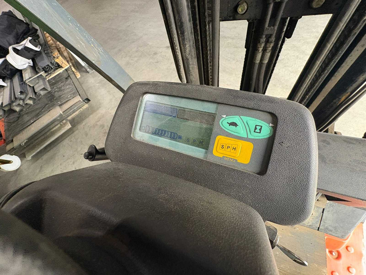 TOYOTA - 2005 - 7FBEF16 - FORKLIFT TRUCK - Forklift: picture 4 TOYOTA - 2005 - 7FBEF16 - FORKLIFT TRUCK - Forklift: picture 4