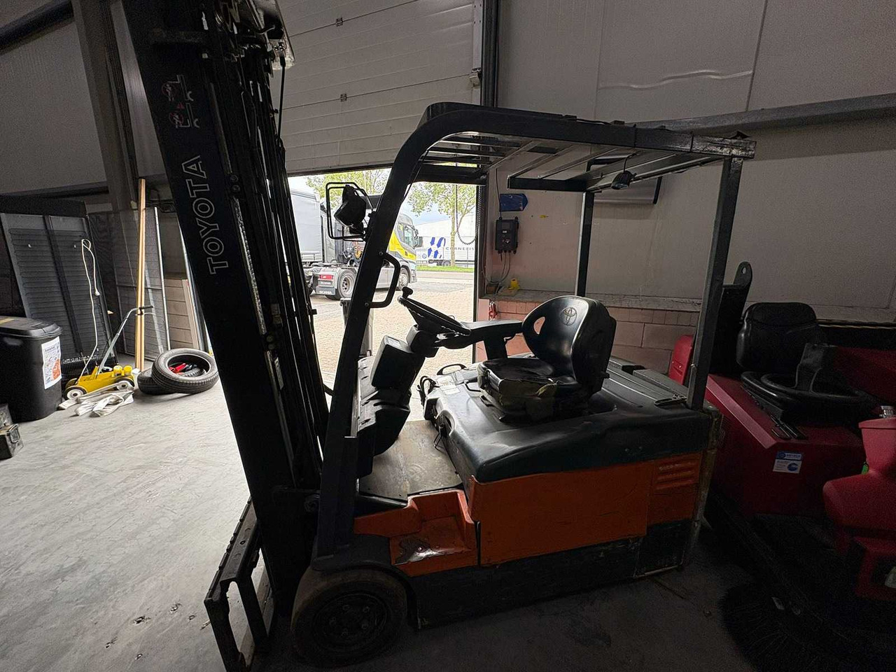TOYOTA - 2005 - 7FBEF16 - FORKLIFT TRUCK - Forklift: picture 2 TOYOTA - 2005 - 7FBEF16 - FORKLIFT TRUCK - Forklift: picture 2
