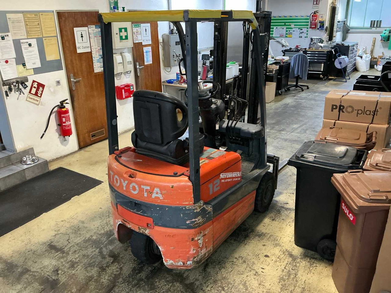 TOYOTA FBESF12 ELECTRIC FORKLIFT (2005) - Forklift: picture 2 TOYOTA FBESF12 ELECTRIC FORKLIFT (2005) - Forklift: picture 2
