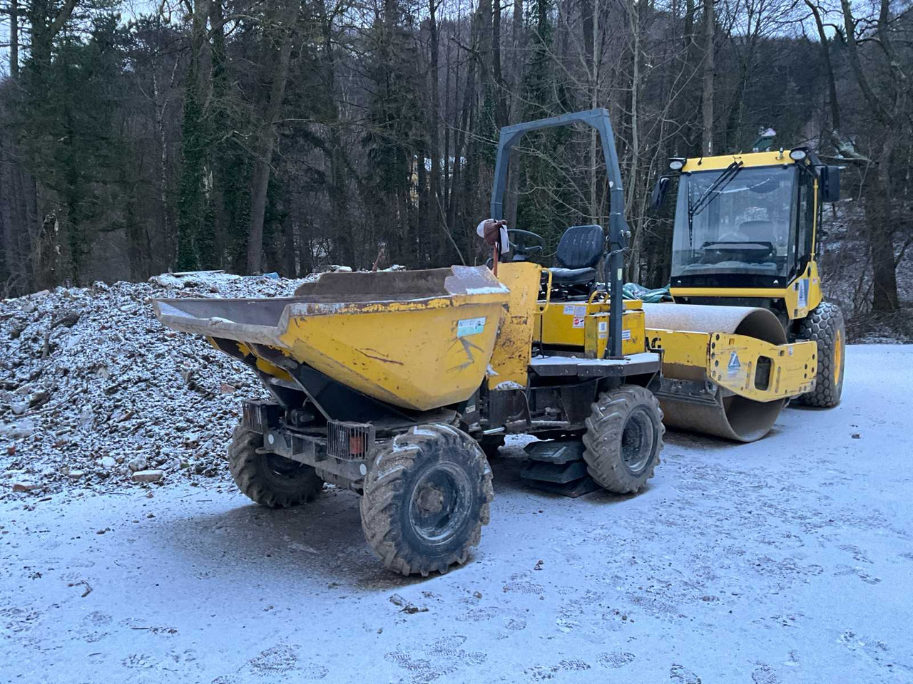 Thwaites - Farm tipping trailer/ Dumper: picture 1 Thwaites - Farm tipping trailer/ Dumper: picture 1
