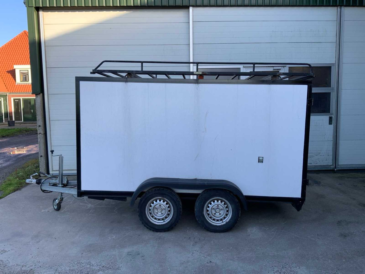 HAPERT CLOSED TRAILER - Trailer: picture 2 HAPERT CLOSED TRAILER - Trailer: picture 2