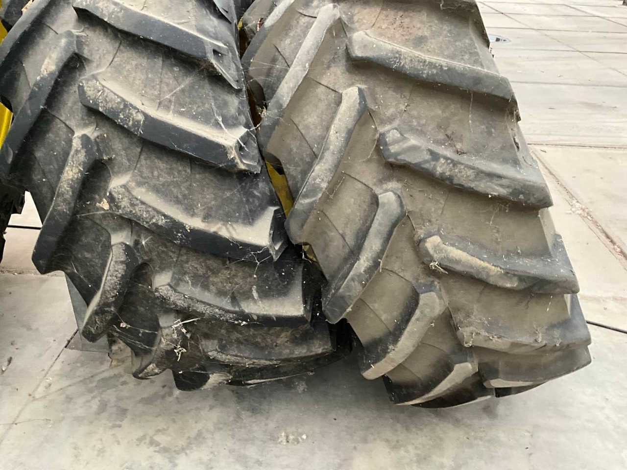 Trelleborg TM800 - Wheels and tires for Farm tractor: picture 4 Trelleborg TM800 - Wheels and tires for Farm tractor: picture 4