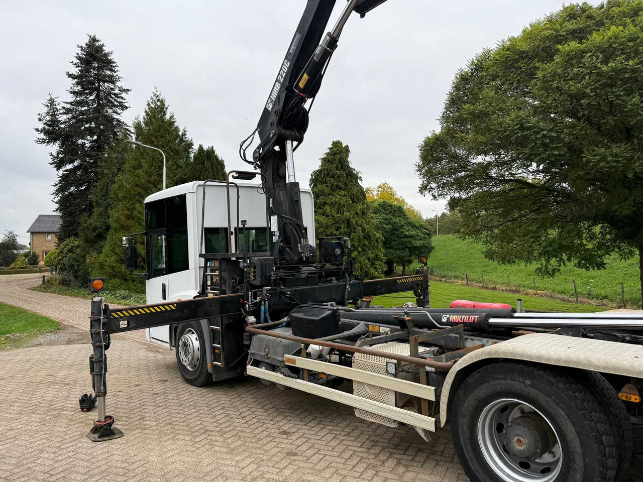 Truck 2007 MERCEDES-BENZ ECONIC CRANE TRUCK HIAB 220 - 6X2: picture 9 Truck 2007 MERCEDES-BENZ ECONIC CRANE TRUCK HIAB 220 - 6X2: picture 9