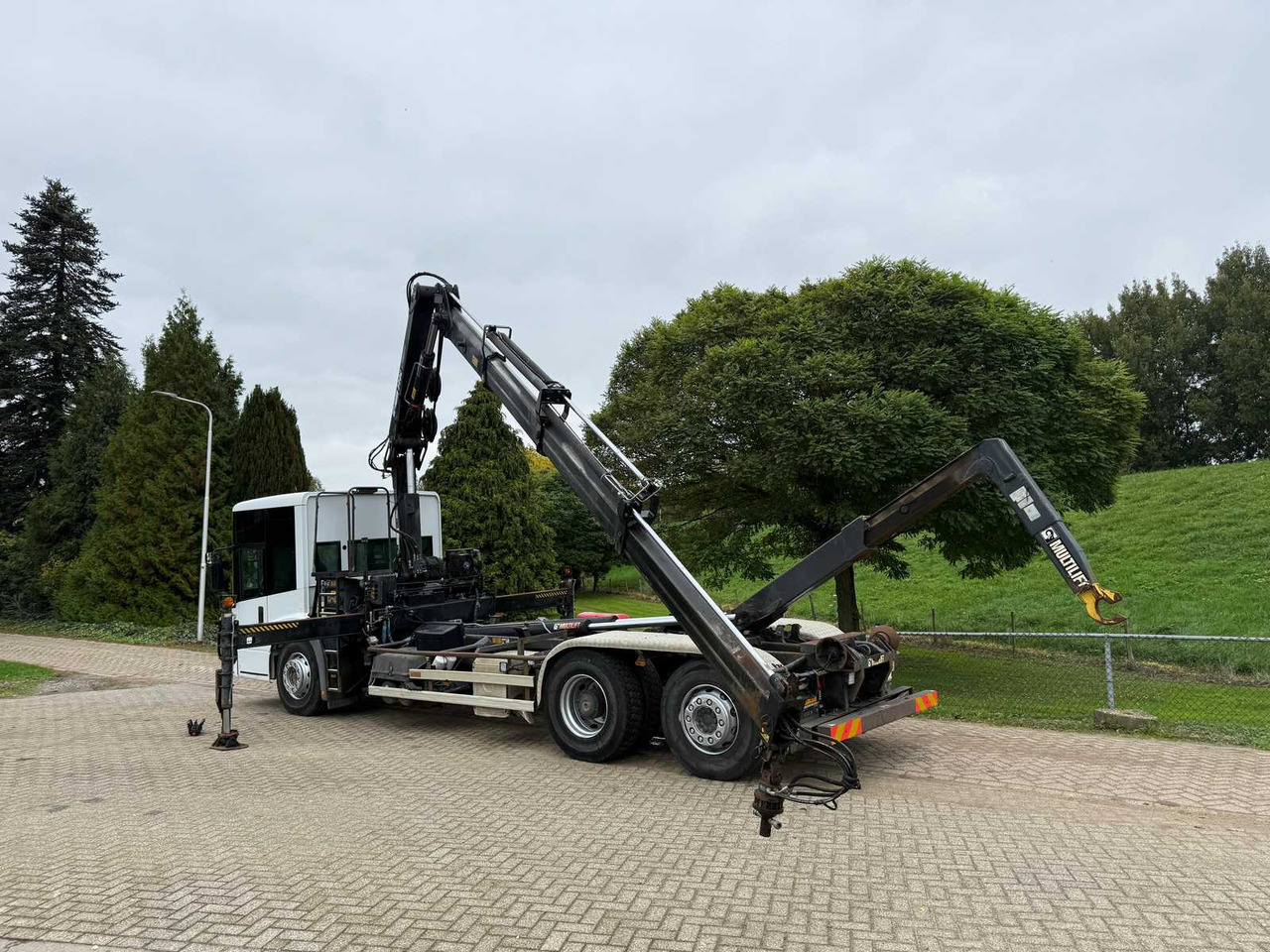 Truck 2007 MERCEDES-BENZ ECONIC CRANE TRUCK HIAB 220 - 6X2: picture 16 Truck 2007 MERCEDES-BENZ ECONIC CRANE TRUCK HIAB 220 - 6X2: picture 16
