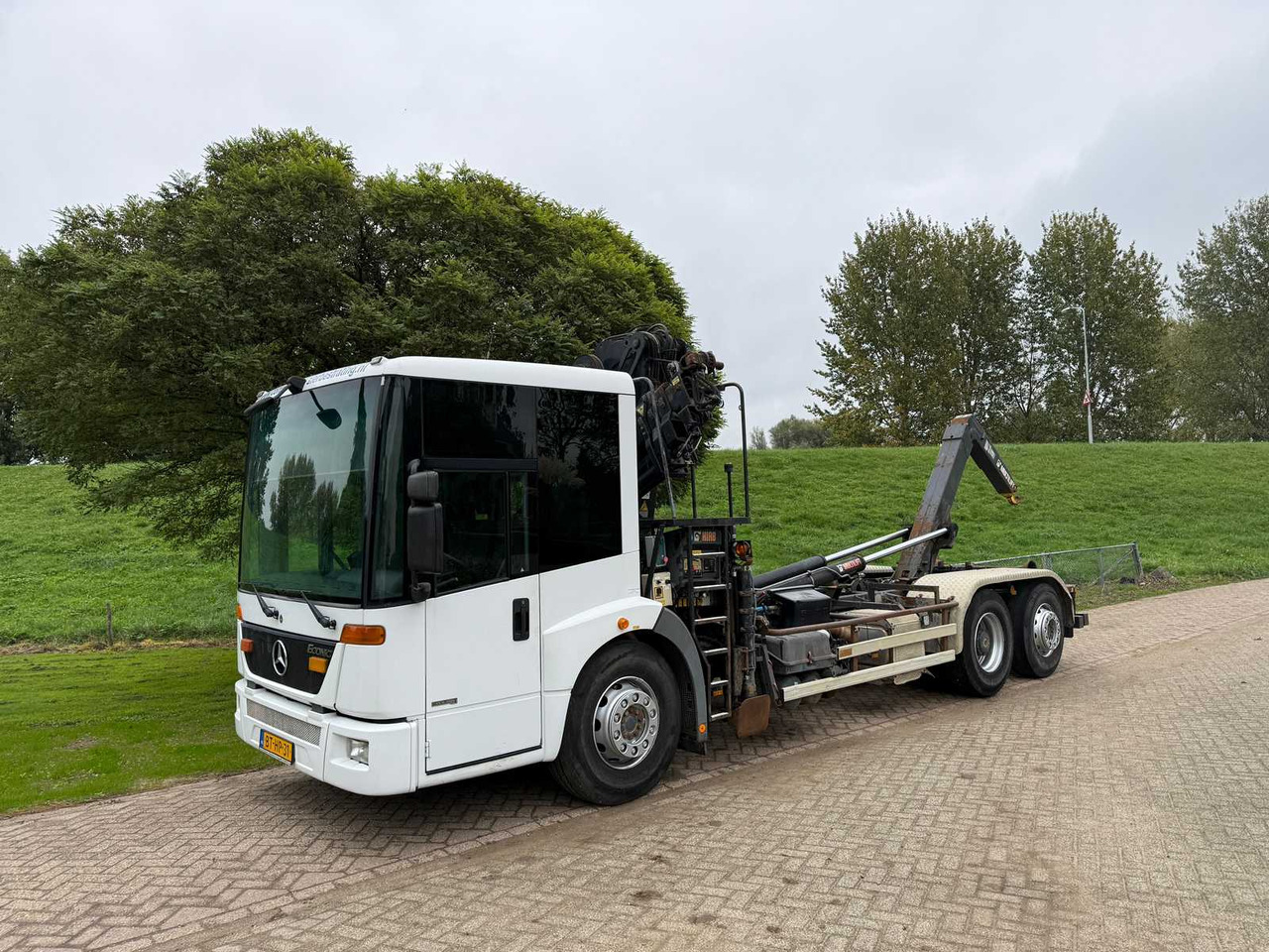 Truck 2007 MERCEDES-BENZ ECONIC CRANE TRUCK HIAB 220 - 6X2: picture 7 Truck 2007 MERCEDES-BENZ ECONIC CRANE TRUCK HIAB 220 - 6X2: picture 7