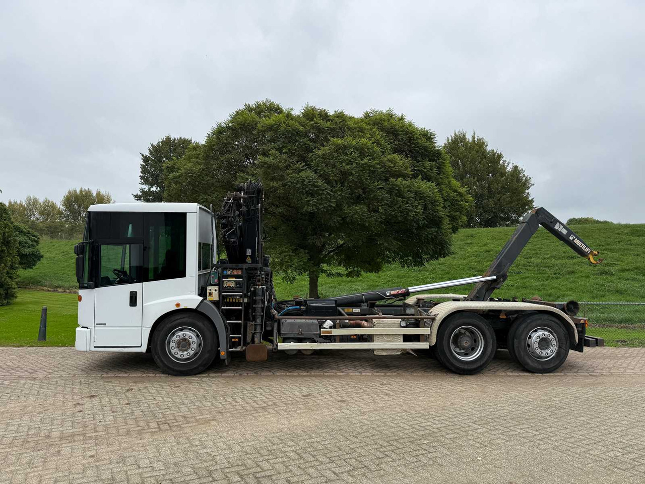 Truck 2007 MERCEDES-BENZ ECONIC CRANE TRUCK HIAB 220 - 6X2: picture 8 Truck 2007 MERCEDES-BENZ ECONIC CRANE TRUCK HIAB 220 - 6X2: picture 8