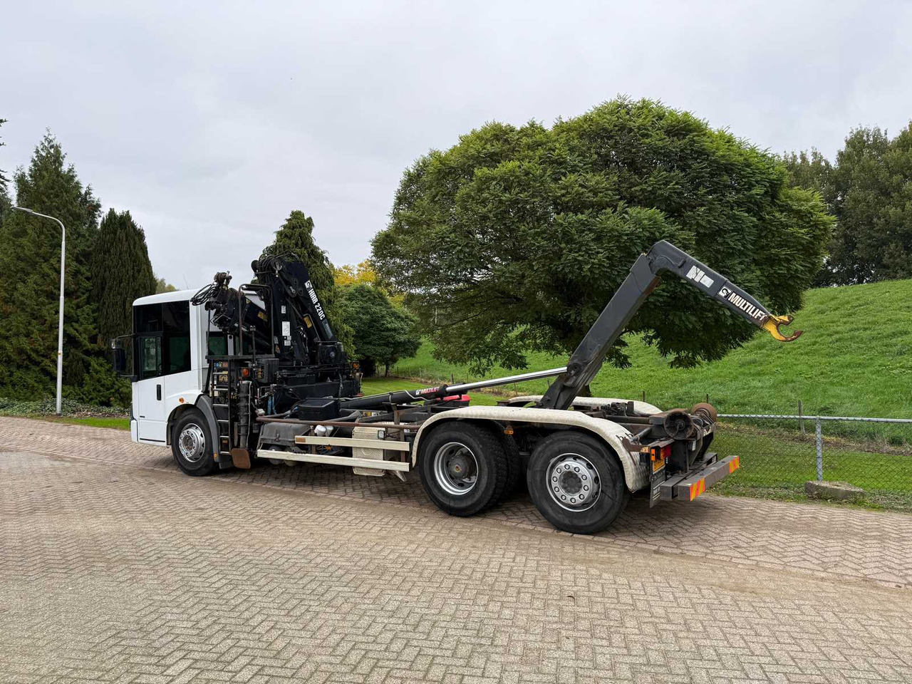 Truck 2007 MERCEDES-BENZ ECONIC CRANE TRUCK HIAB 220 - 6X2: picture 6 Truck 2007 MERCEDES-BENZ ECONIC CRANE TRUCK HIAB 220 - 6X2: picture 6