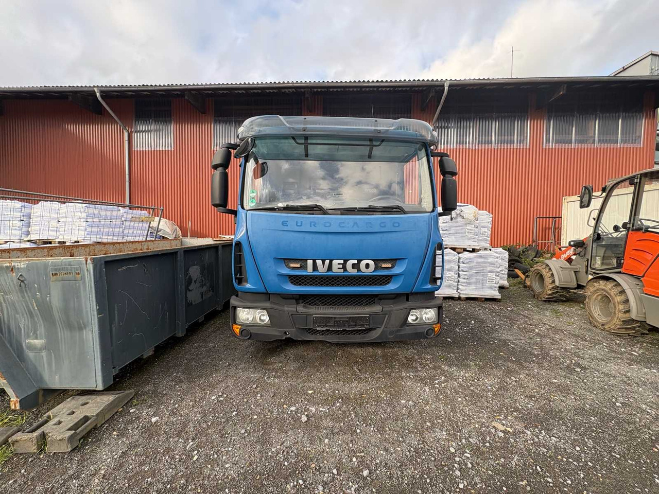 IVECO CARGO HOOKLIFT FROM 2015 – INCL. 3 CONTAINERS - Truck: picture 2 IVECO CARGO HOOKLIFT FROM 2015 – INCL. 3 CONTAINERS - Truck: picture 2