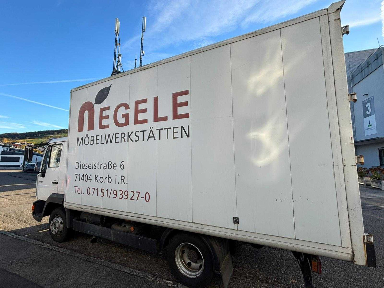 MAN 8-163 / L 2000 TRUCK WITH BOX - Truck: picture 3 MAN 8-163 / L 2000 TRUCK WITH BOX - Truck: picture 3