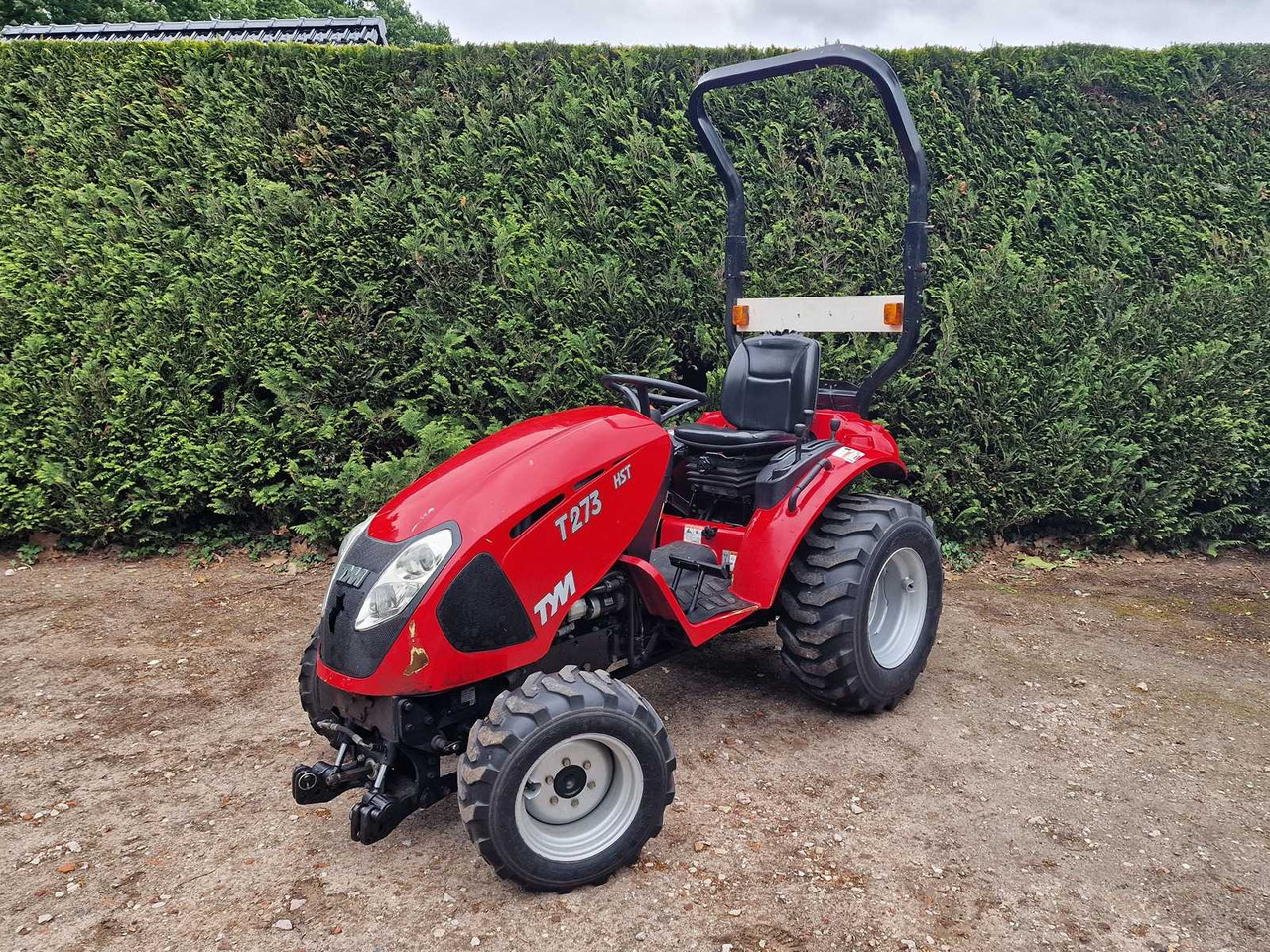 Tym T273 - Municipal tractor: picture 2 Tym T273 - Municipal tractor: picture 2