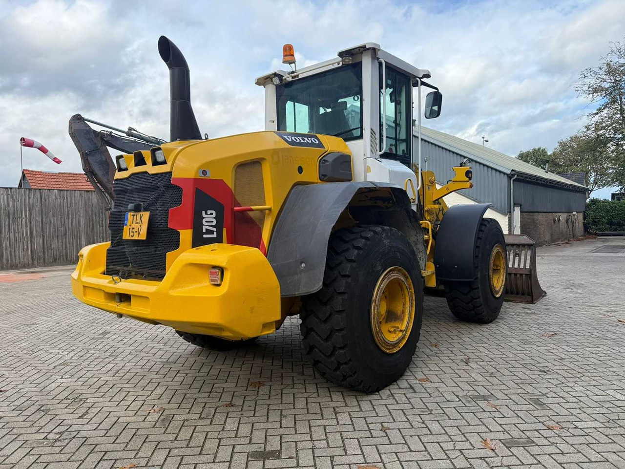 VOLVO - 2014 - L70G - SHOVEL WITH LICENSE PLATE INCL. BAK AND QUICK CHANGE - Wheel loader: picture 3 VOLVO - 2014 - L70G - SHOVEL WITH LICENSE PLATE INCL. BAK AND QUICK CHANGE - Wheel loader: picture 3