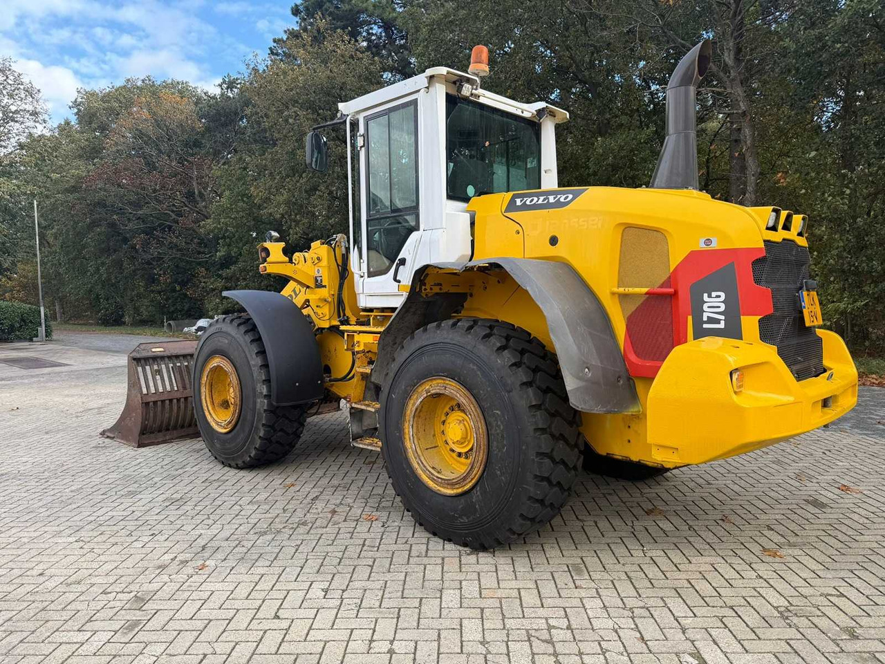VOLVO - 2014 - L70G - SHOVEL WITH LICENSE PLATE INCL. BAK AND QUICK CHANGE - Wheel loader: picture 2 VOLVO - 2014 - L70G - SHOVEL WITH LICENSE PLATE INCL. BAK AND QUICK CHANGE - Wheel loader: picture 2
