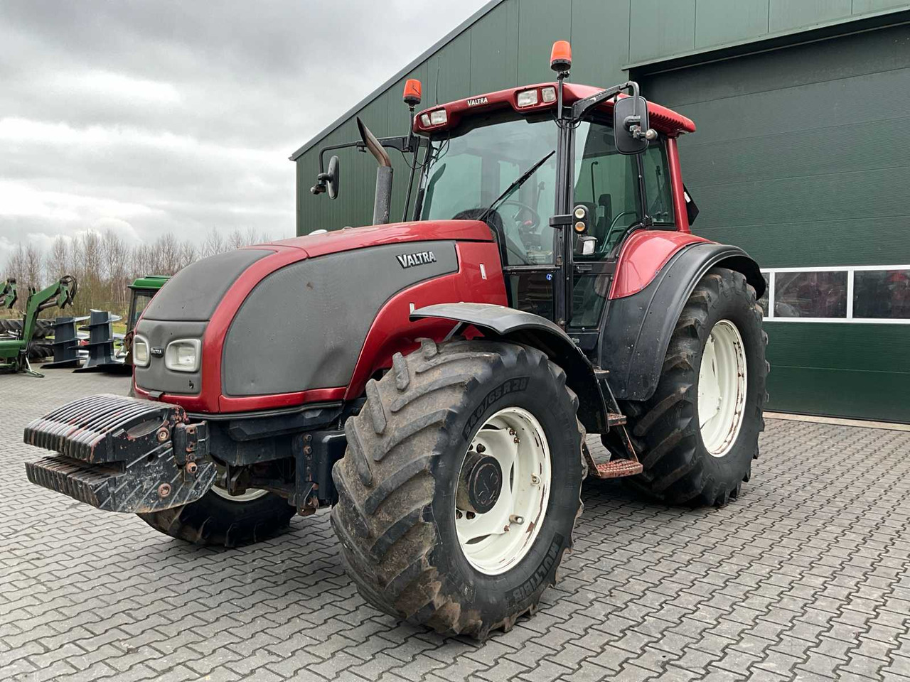 Valtra T170 - Farm tractor: picture 1 Valtra T170 - Farm tractor: picture 1