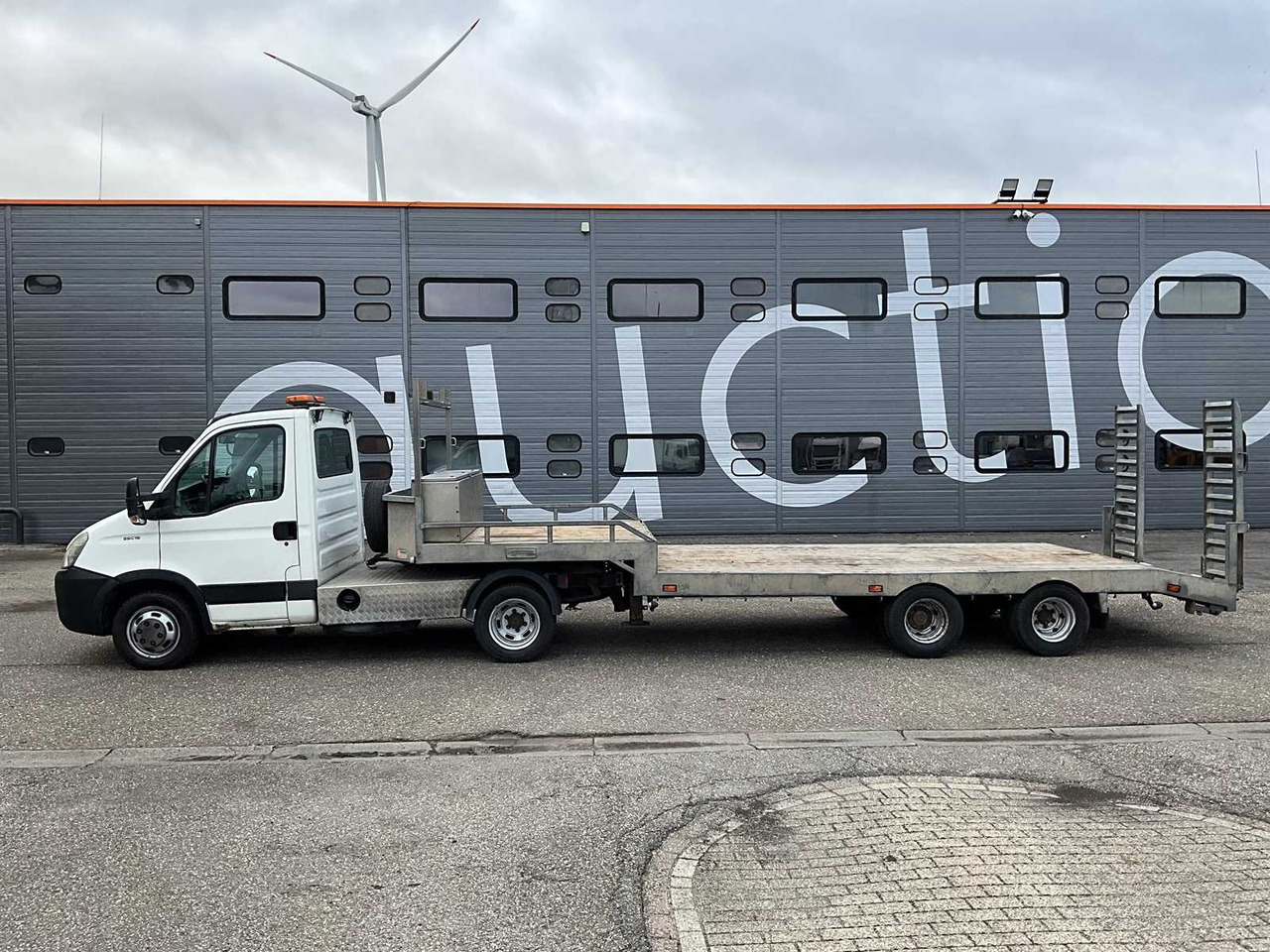 2006 IVECO DAILY 35C18 WITH VELDHUIZEN SEMI-TRAILER BE COMBINATION - Van: picture 2 2006 IVECO DAILY 35C18 WITH VELDHUIZEN SEMI-TRAILER BE COMBINATION - Van: picture 2