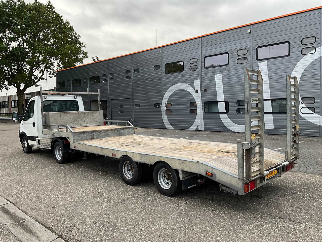 2006 IVECO DAILY 35C18 WITH VELDHUIZEN SEMI-TRAILER BE COMBINATION - Van: picture 3 2006 IVECO DAILY 35C18 WITH VELDHUIZEN SEMI-TRAILER BE COMBINATION - Van: picture 3