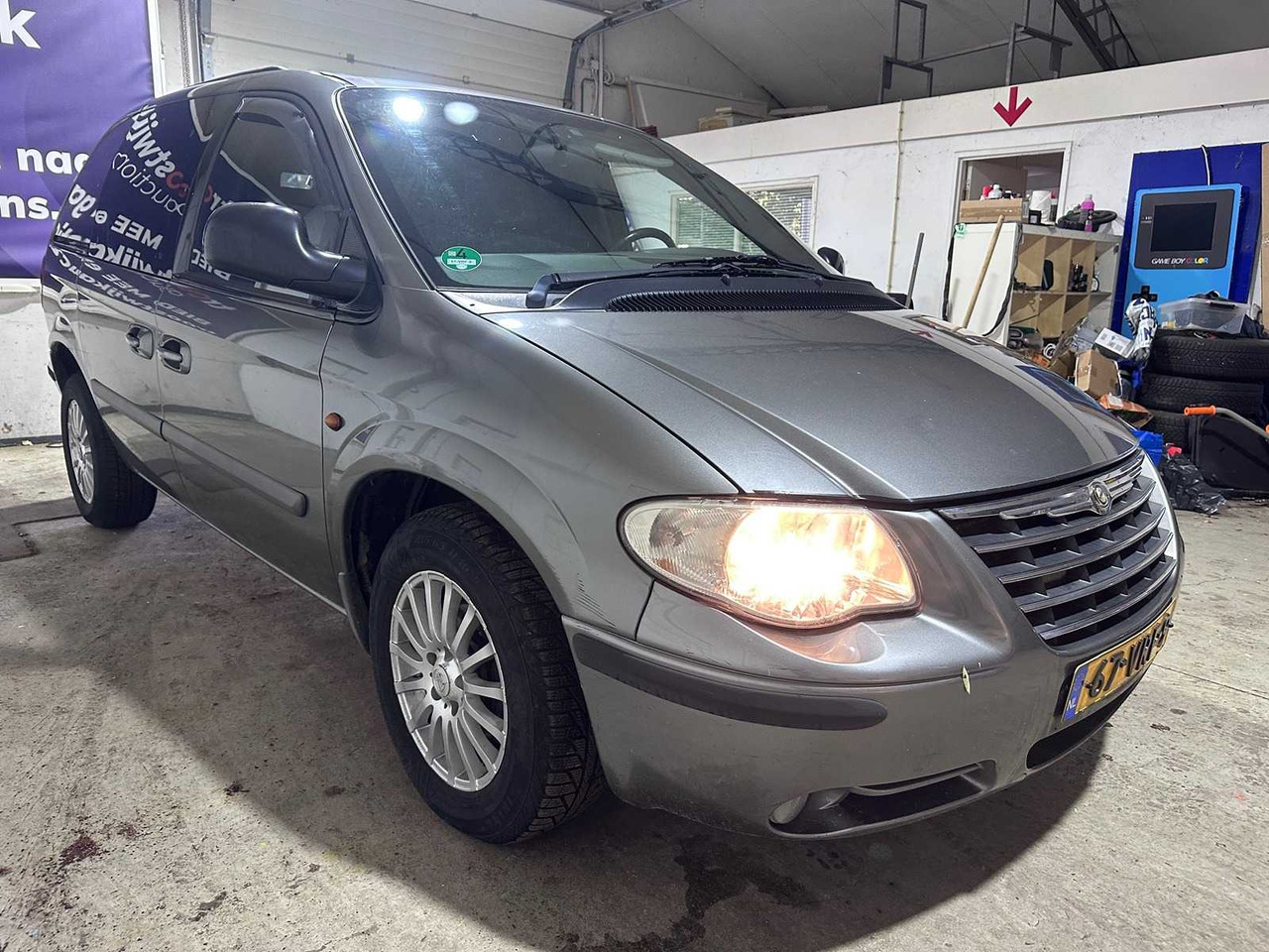 CHRYSLER - VOYAGER - 2.8 CRD SE AUTOMATIC- 67-VRF-9 - Van: picture 5 CHRYSLER - VOYAGER - 2.8 CRD SE AUTOMATIC- 67-VRF-9 - Van: picture 5