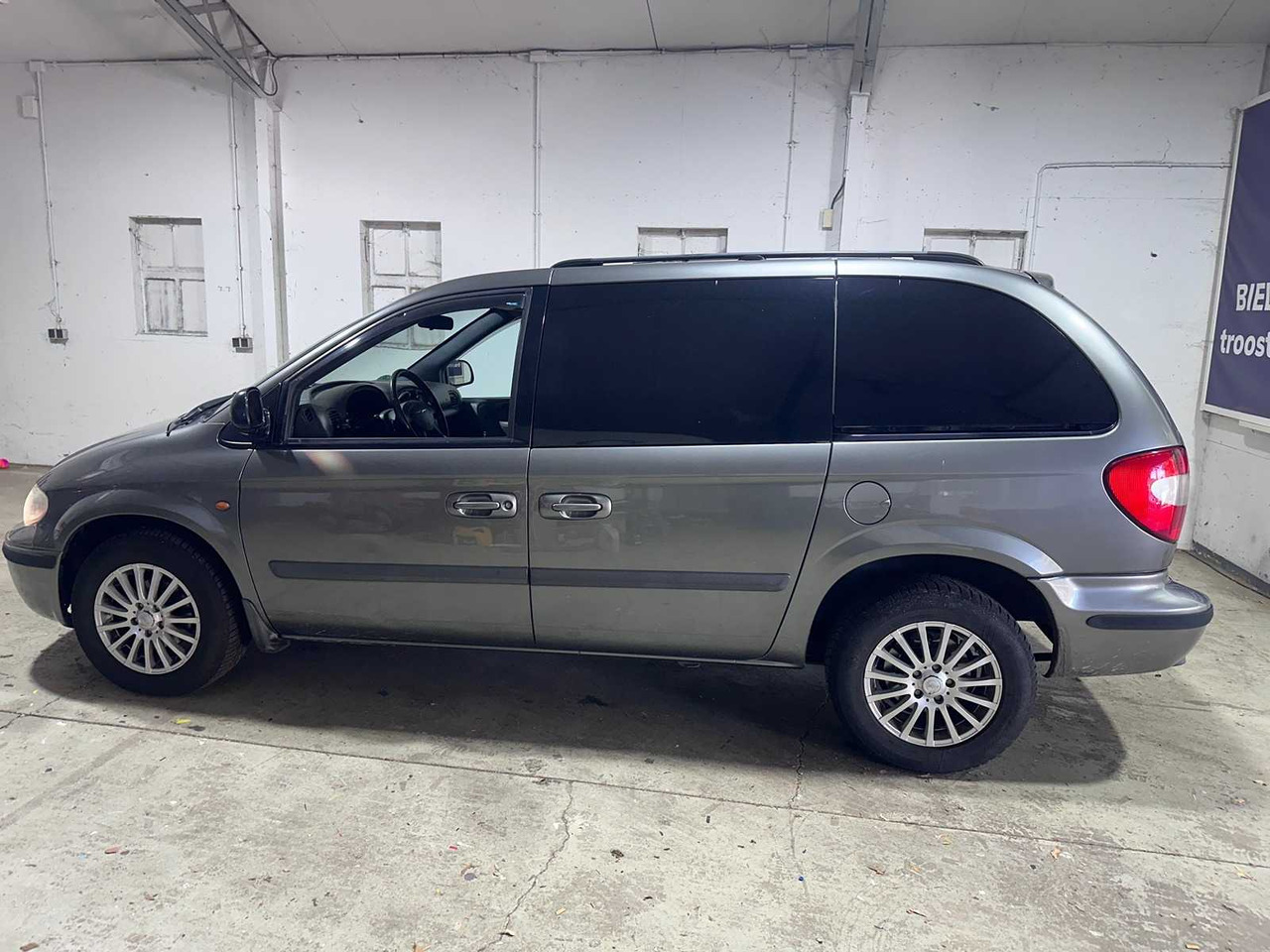 CHRYSLER - VOYAGER - 2.8 CRD SE AUTOMATIC- 67-VRF-9 - Van: picture 2 CHRYSLER - VOYAGER - 2.8 CRD SE AUTOMATIC- 67-VRF-9 - Van: picture 2