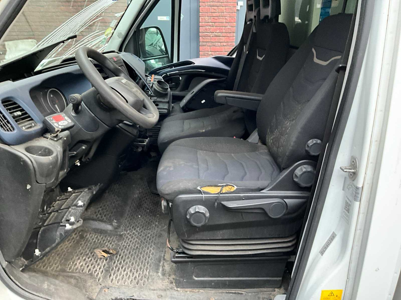 IVECO DAILY 35C14 REFRIGERATED TRUCK - COMMERCIAL VEHICLE (DAMAGE) - Van: picture 4 IVECO DAILY 35C14 REFRIGERATED TRUCK - COMMERCIAL VEHICLE (DAMAGE) - Van: picture 4