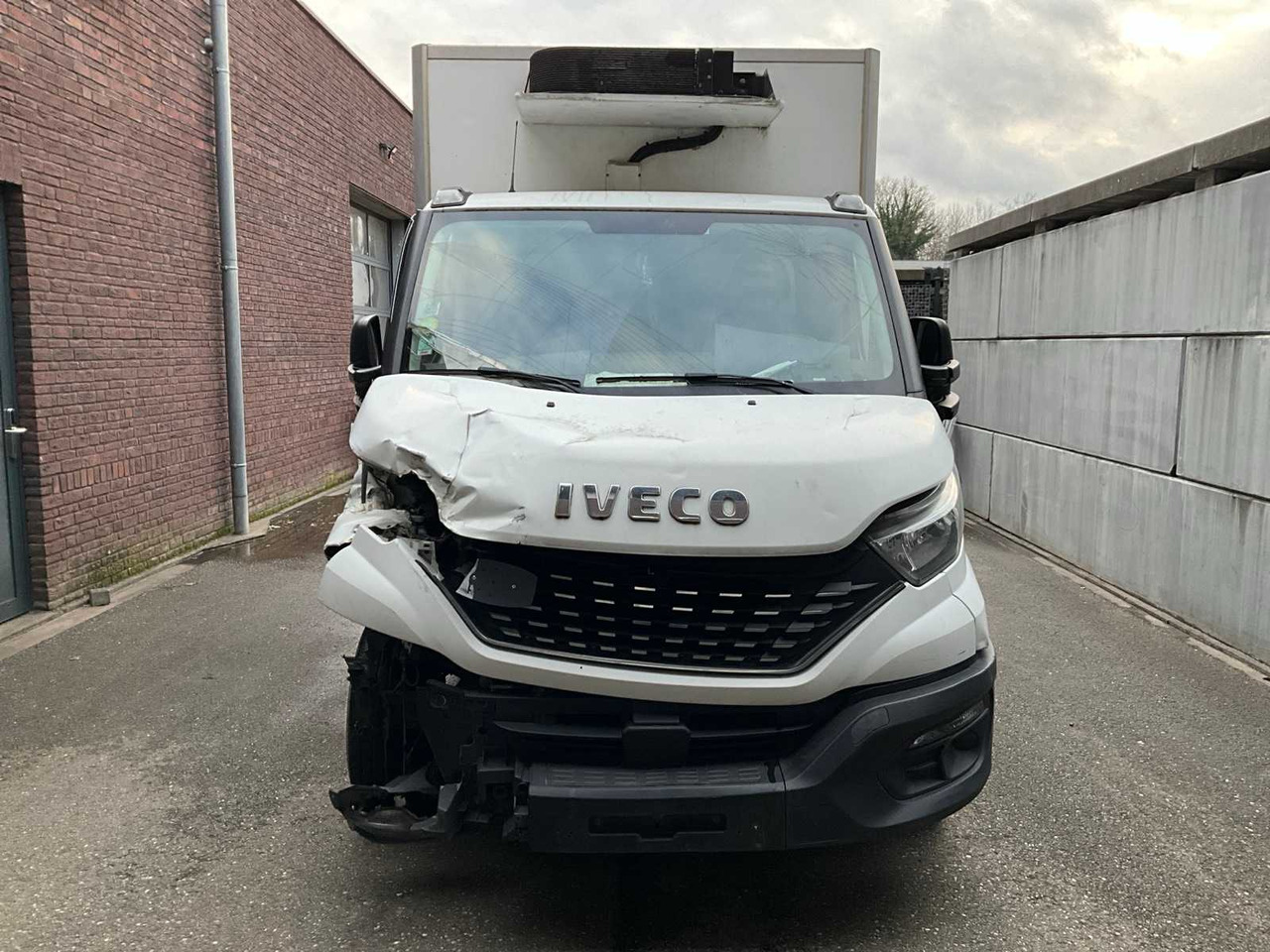 IVECO DAILY 35C14 REFRIGERATED TRUCK - COMMERCIAL VEHICLE (DAMAGE) - Van: picture 2 IVECO DAILY 35C14 REFRIGERATED TRUCK - COMMERCIAL VEHICLE (DAMAGE) - Van: picture 2