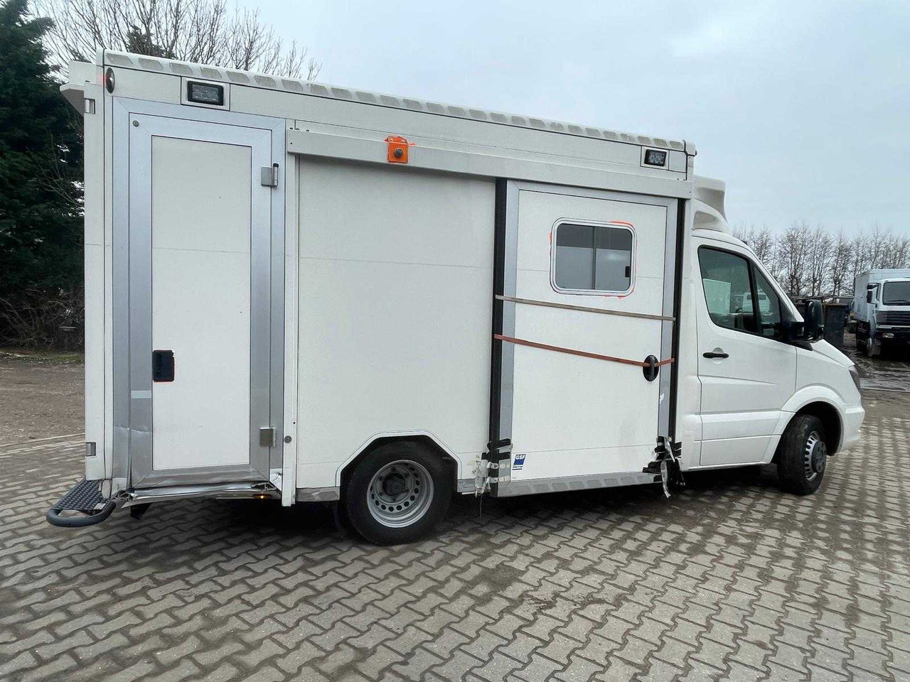 MERCEDES - SPRINTER 519 AMBULACE CAMPER - COMMERCIAL VEHICLE - Van: picture 4 MERCEDES - SPRINTER 519 AMBULACE CAMPER - COMMERCIAL VEHICLE - Van: picture 4