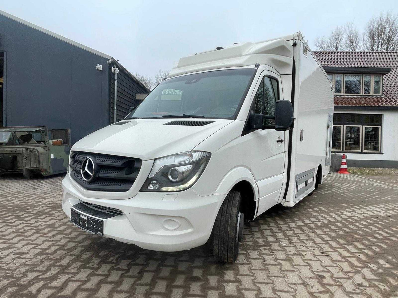 MERCEDES - SPRINTER 519 AMBULACE CAMPER - COMMERCIAL VEHICLE - Van: picture 2 MERCEDES - SPRINTER 519 AMBULACE CAMPER - COMMERCIAL VEHICLE - Van: picture 2
