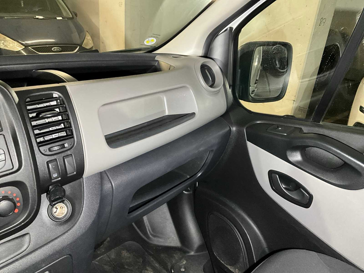 Van RENAULT TRAFIC VANS: picture 13