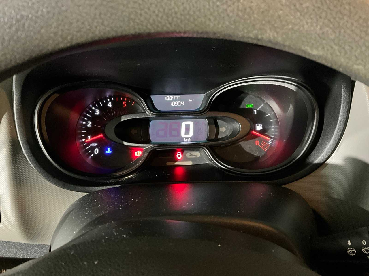 Van RENAULT TRAFIC VANS: picture 9