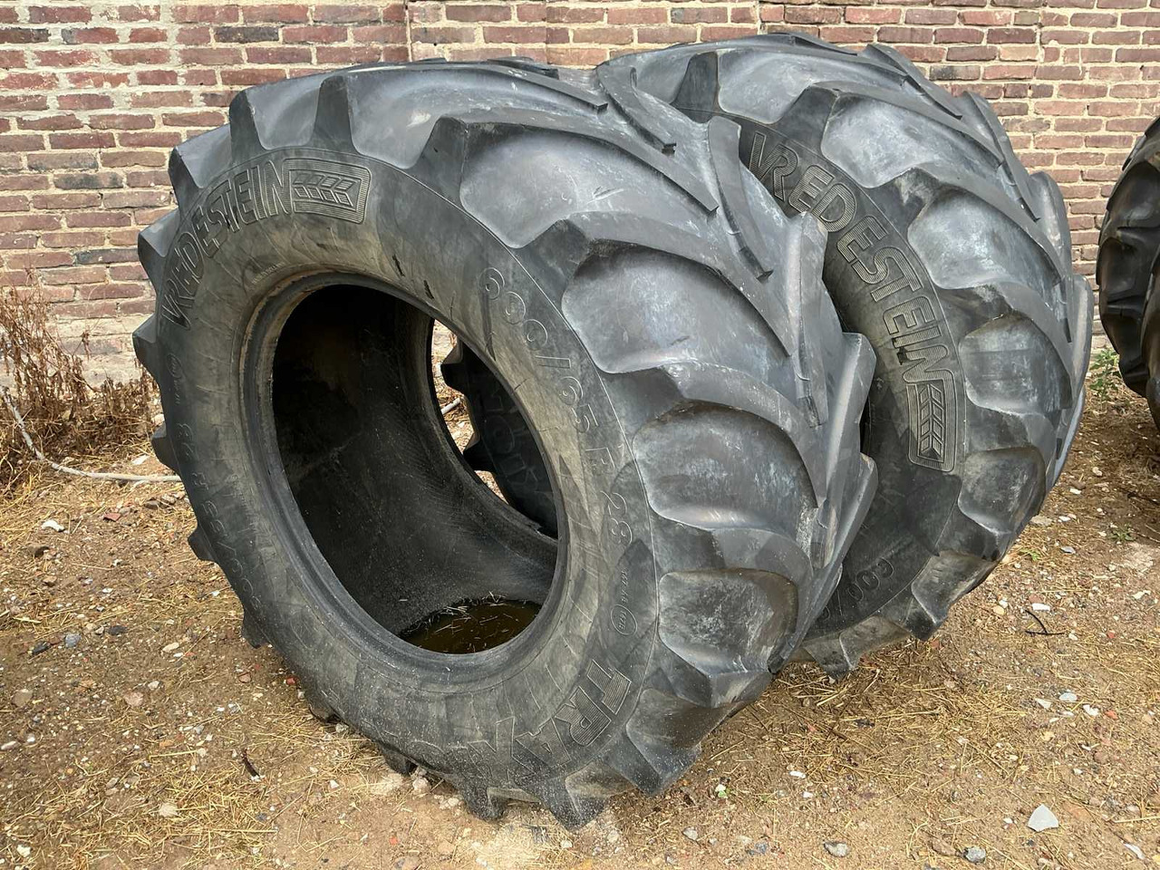 Vredestein Traxion - Wheels and tires for Farm tractor: picture 1 Vredestein Traxion - Wheels and tires for Farm tractor: picture 1